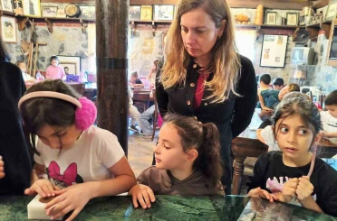 Öğrenciler kestane şekeri üretimini yerinde gözlemledi 