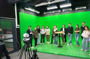 Öğrenciler program yapımını stüdyoda deneyimliyor 