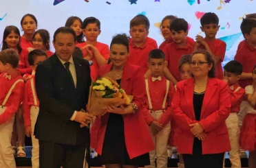 Öğrenciler sahnede devleşti, Maarif Öğrenci Korosu büyük ilgi gördü 