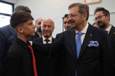 Öğrenciler talep etti, Hisarcıklıoğlu Togg fabrikası ziyaretine onay verdi 