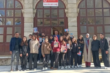 Öğrenciler tarihi camilerde buluşmaya devam ediyor 