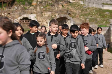 Öğrenciler tarihi dokuyu hayranlıkla inceledi