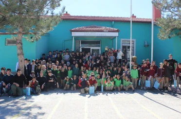 Öğrencilere bayram öncesi bayram sevinci yaşattılar