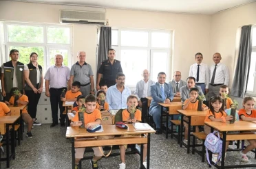 Öğrencilere fidan hediye edildi
