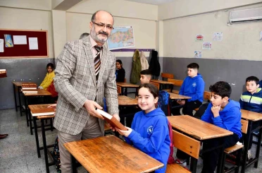 Öğrencilere Kur’an-ı Kerim hediye edildi 