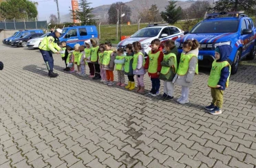 Öğrencilere temel trafik eğitimi verildi 
