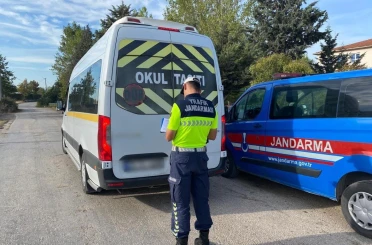 Öğrencilerin güvenli yolculuğu için jandarma gece gündüz yollarda 