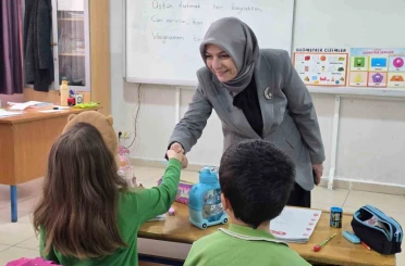 Öğrencilerle bayrak temalı derste buluştu 