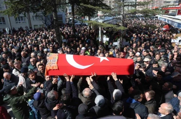 Öğrencisi tarafından öldürülen Fatma Nur öğretmen son yolculuğuna uğurlandı 