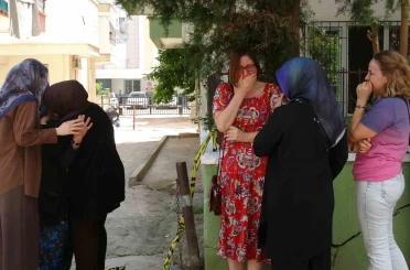 Öğretmen çiftin evinden çıkan cenazeler gözyaşları arasında morga kaldırıldı 