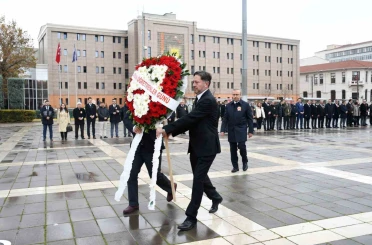 Öğretmenler Günü dolayısıyla çelenk sunma töreni gerçekleştirildi