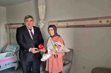 Öğretmenler Günü’nü hastanede geçiren öğretmen unutulmadı 