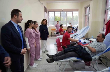Öğretmenler kan bağışında bulundu 