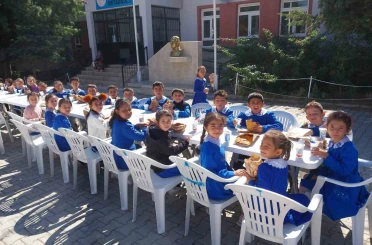 Öğretmenlerden öğrencileri mutlu eden etkinlik 