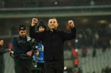 Okan Buruk, taraftarlara 3’lü çektirdi 