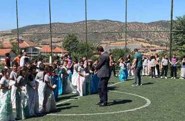 Okul bahçesi şenlik alanına döndü