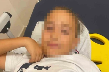 Okul bahçesinde bayrak direği öğrencilerin üzerine devrildi: 1 çocuk yaralandı