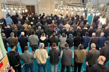 Okul saldırısında hayatını kaybedenler için gıyabi cenaze namazı kılındı 