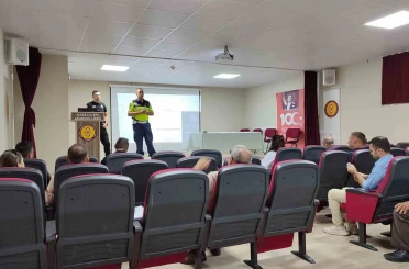 Okul servis şoförlerine trafik eğitimi verildi 