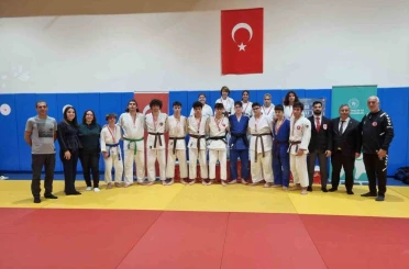 Okul sporları gençler judo il birinciliği nefesleri kesti 