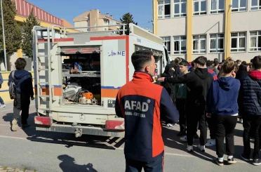 Okulda gerçeği aramayan deprem tatbikatı 