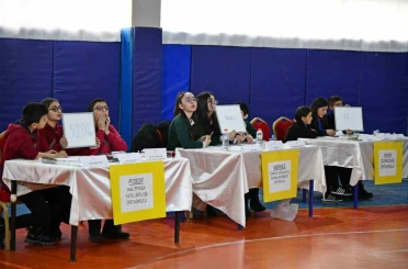 Okullar arası bilgi yarışması 