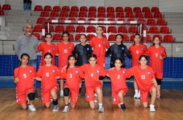 Okullar Arası Yıldızlar Hentbol Müsabakaları devam ediyor 