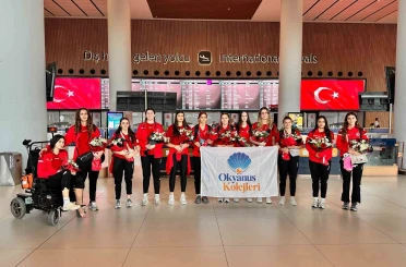 Okyanus Koleji Kız Voleybol Milli Takımı dünya ikincisi oldu 