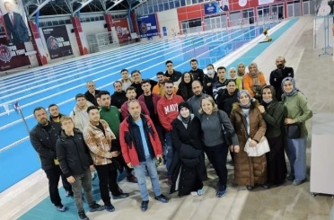 Olimpik yüzme havuzunda uygulamalı eğitim 