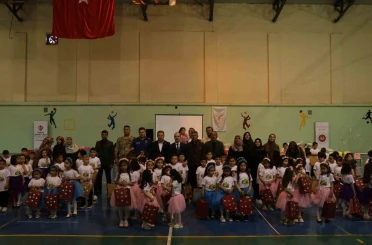 Oltu’da 4-6 yaş Kur’an kursu öğrencilerinden yılsonu programı coşkusu 