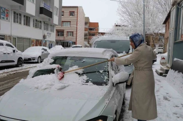 Oltu’da kar yağışı etkili oldu 