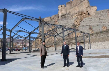 Oltu’da modern kapalı pazar yeri projesi devam ediyor 