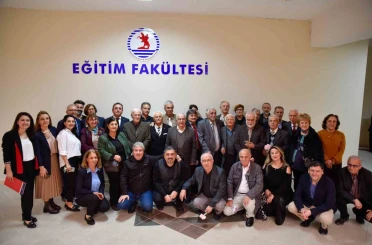 OMÜ Eğitim Fakültesi, Öğretmenler Günü’nü emekli hocalarıyla kutladı 