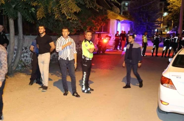 Önce komşusunu sonra annesi ile kardeşini ardından kendini vuran genç hayatını kaybetti 