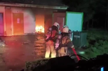 Onkoloji tıbbi atık deposunda korkutan yangın 