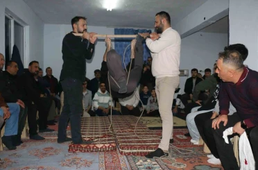 Onlarca köylü bir araya geldi, geleneksel orta oyunları kahkahaya boğdu 