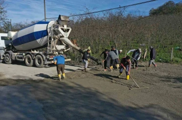 Ordu’da beton yol çalışmaları devam ediyor 