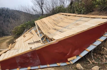 Ordu’da fırtına: Evlerin çatıları uçtu 