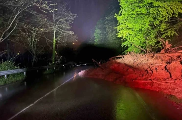 Ordu’da heyelan nedeniyle yol ulaşıma kapandı 