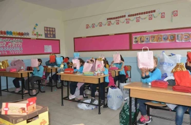 Ordu’da ilkokul öğrencilerinin hediyeleşme mutluluğu 