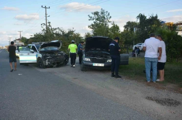 Ordu’da kontrolden çıkan otomobil, polis otosuna çarptı: 2 yaralı 
