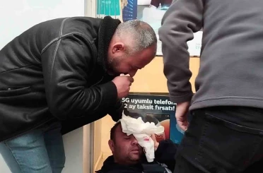 Ordu’da rüzgarda düşen tabela kafasına çarpan belediye işçisi yaralandı 