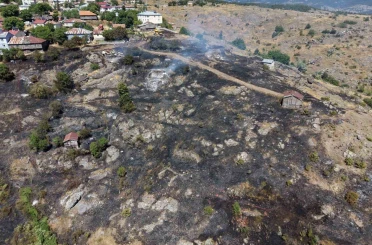 Ordu’da tarım arazisinde çıkan yangında 5 samanlık yandı 