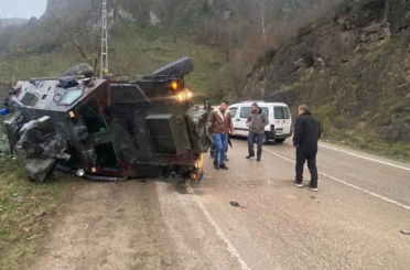 Ordu’da ticari araçla çarpışan askeri araç devrildi 