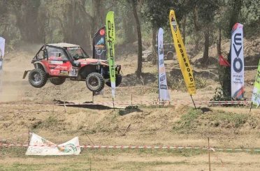 Ormanın kalbinde nefes kesen mücadele: 62 araç aynı parkurda 