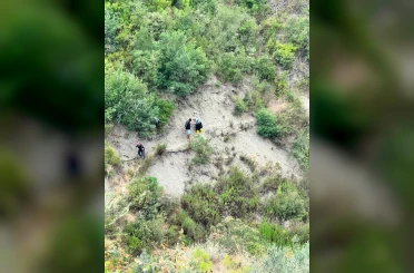 Ormanlık alanda mahsur kalan alzheimer hastası kurtarıldı 