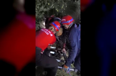 Ormanlık alanda mahsur kalan kişi ekiplerin çalışmasıyla kurtarıldı 