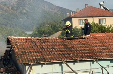 Ortaca’da ev ve ahır yangını 