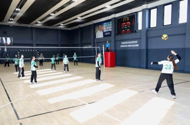 Ortaokullar arası dostluk ve kardeşlik voleybol turnuvası başladı