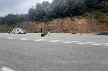 OSB yolunda kontrolden çıkan tır devrildi: 1 yaralı 